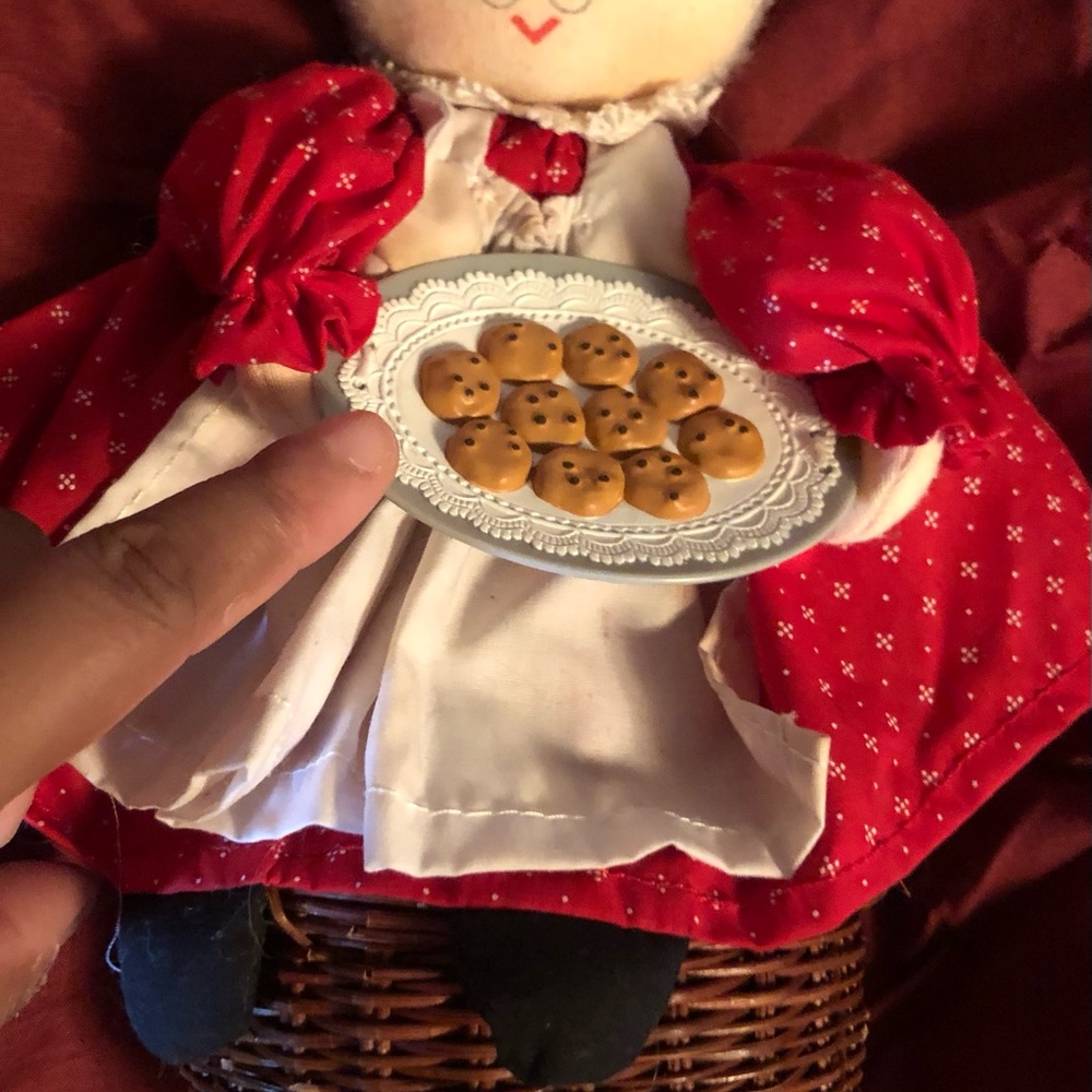 Stained, With Broken Basket, Cookie Grandma